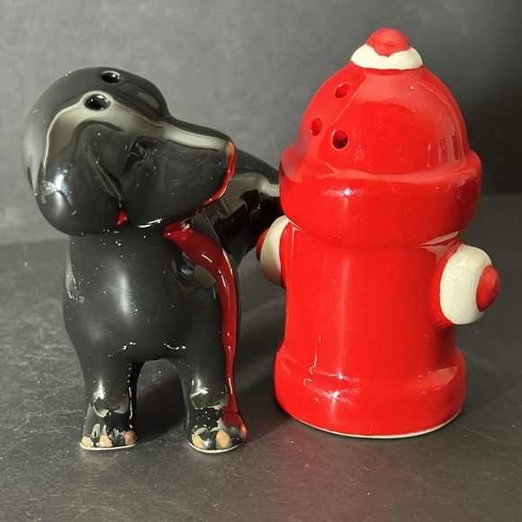 Dog and Fire Hydrant Salt and Pepper Shakers - Picture 11 of 14